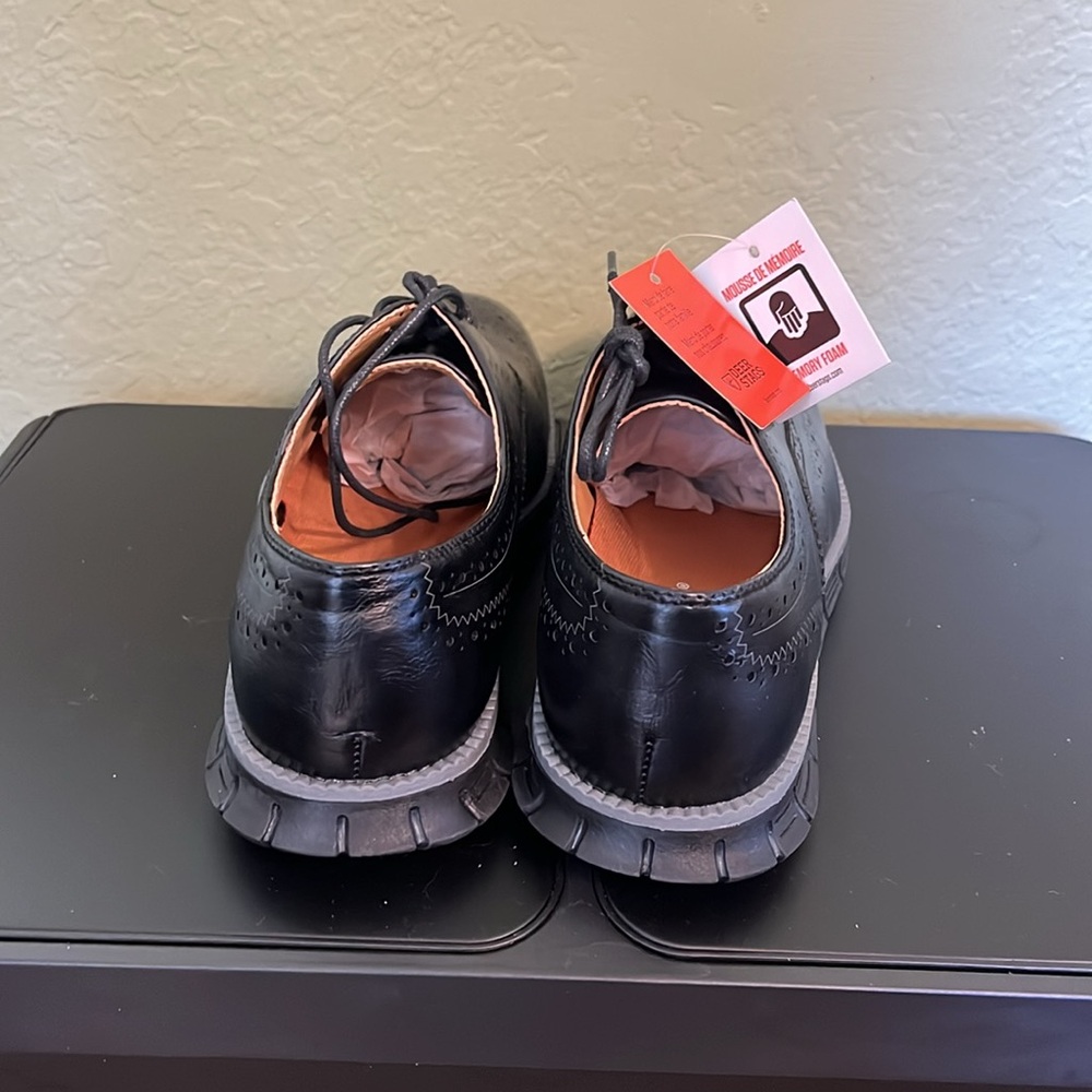 Deer Stags Benton Oxfords Size 11
NWT - Picture 3 of 6